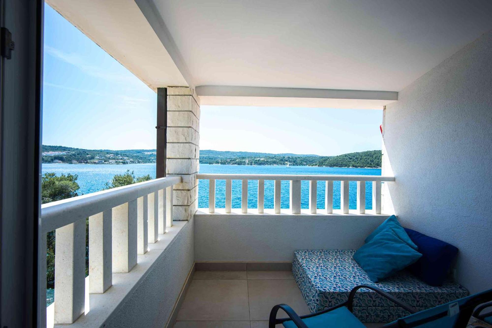 Boutique Guesthouse Sveti Petar, On The Beach, Heated Pool & Boat Berth - Adult Only Necujam Ruang foto